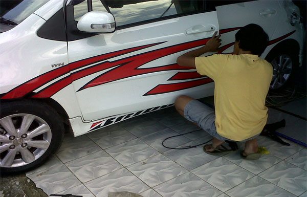 Peluang Meraup Untung dari Bisnis Cutting Sticker Mobil, Tertarik? Begini Cara Menjalankannya cutting sticker 2